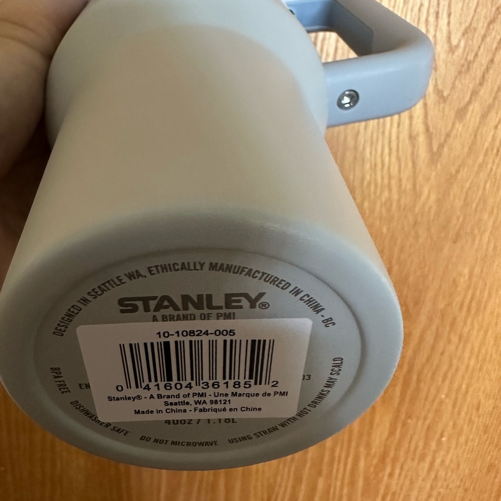 Stanley Adventure Vacuum Quencher Travel Tumbler - Fog Color - 40 oz.- BNWT - Picture 4 of 6